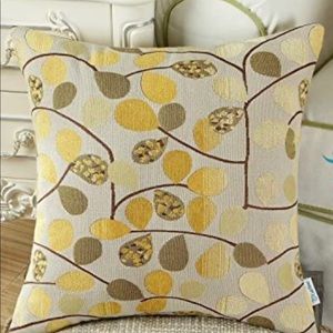 Beautiful pillow cover. 20x20 NWOT